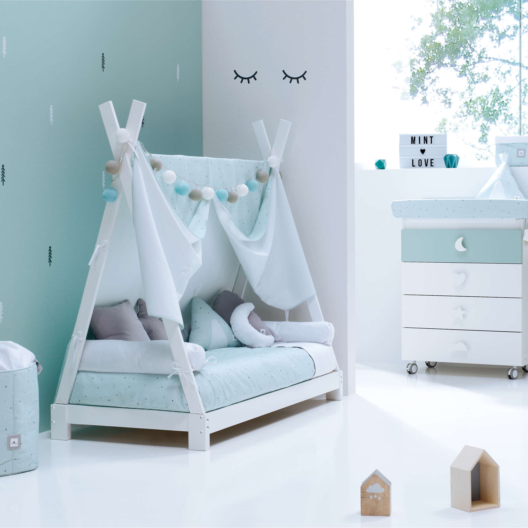 Montessori bed Indy in mint colour Alondra