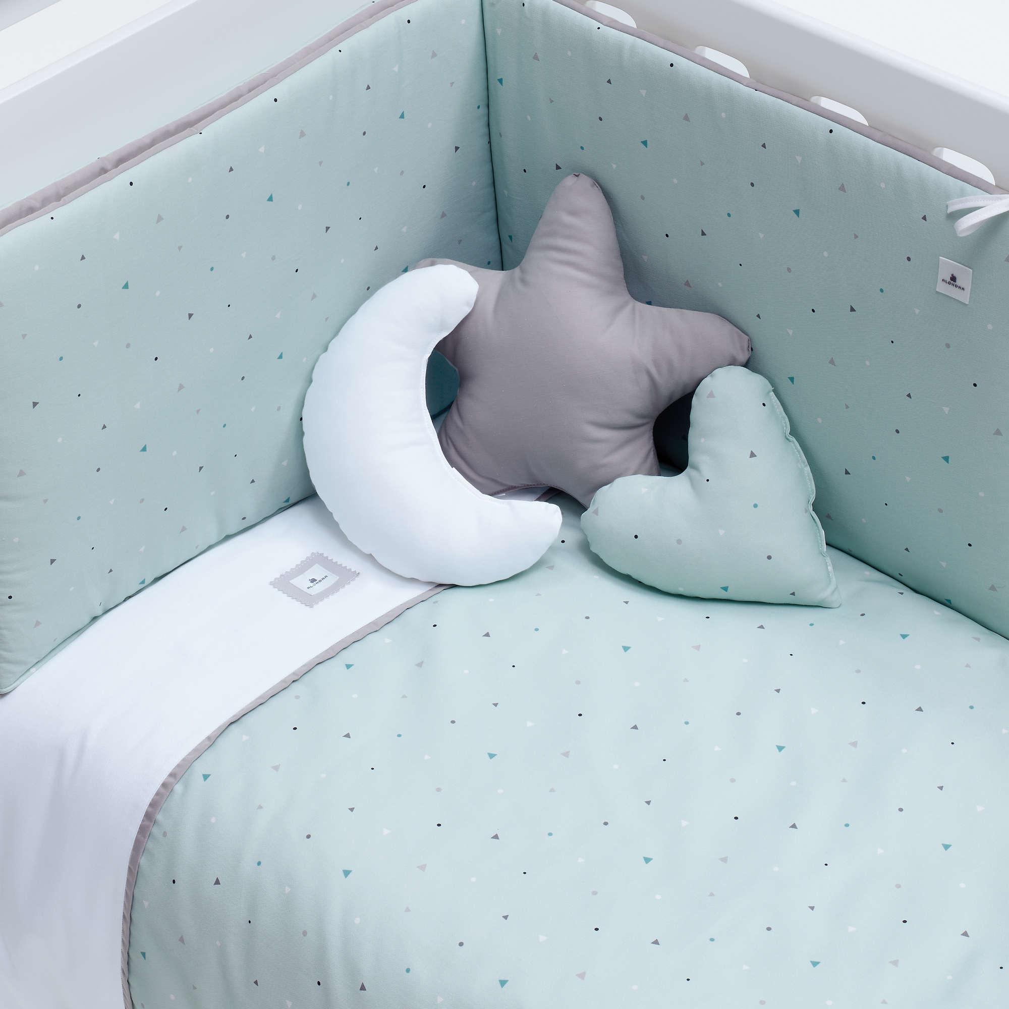 Cot duvet with removable filling and bumper
