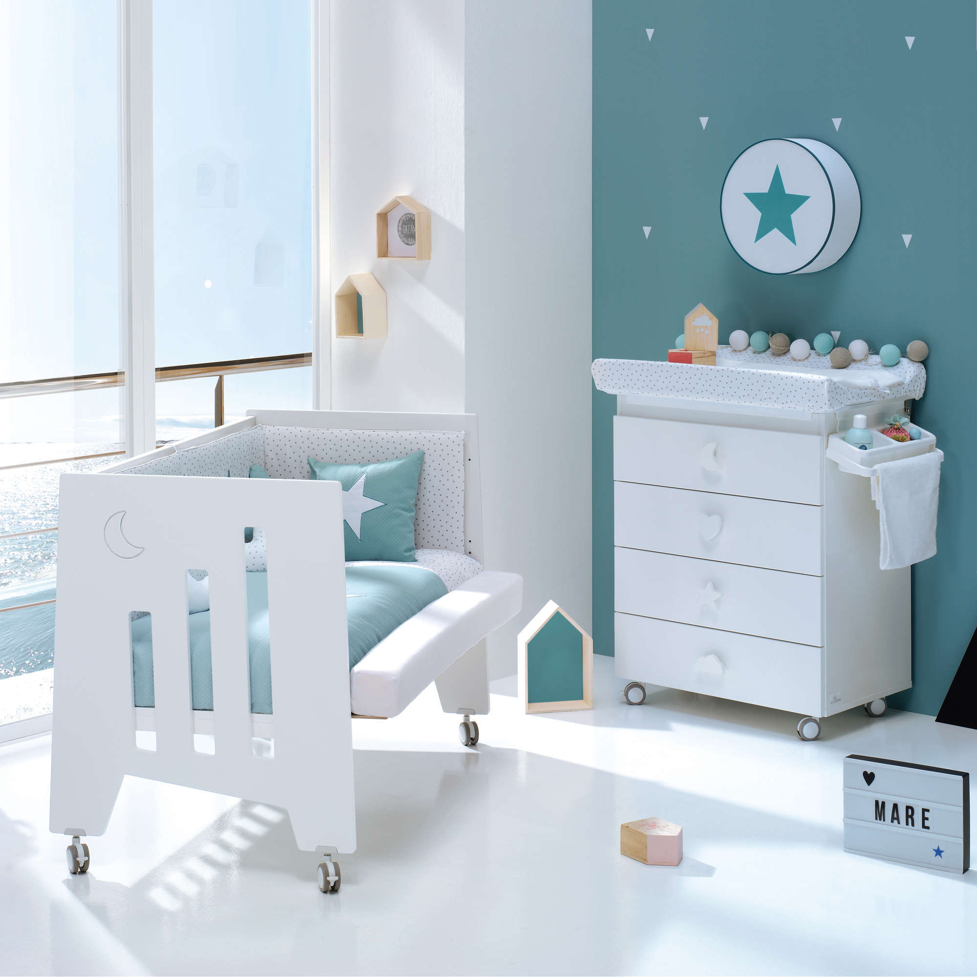 White co-sleeping cots