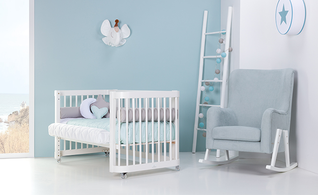 Large co-sleeping cot of size 70x140 in wood