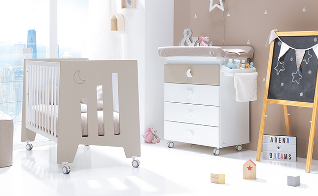 Baby cot of 120x60cm convertible into desk