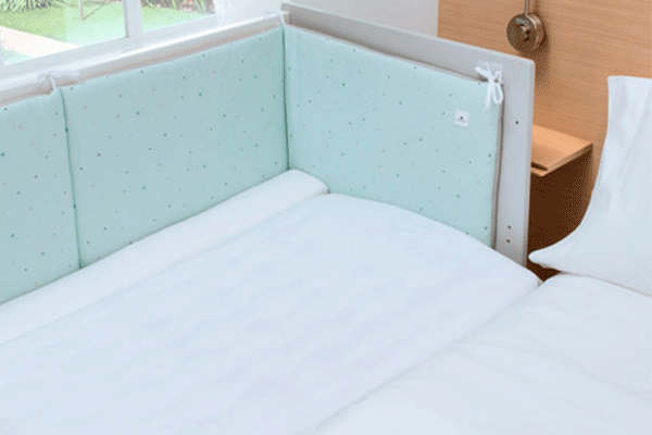 Additional foam positions for co-sleeping cot Omni Alondra