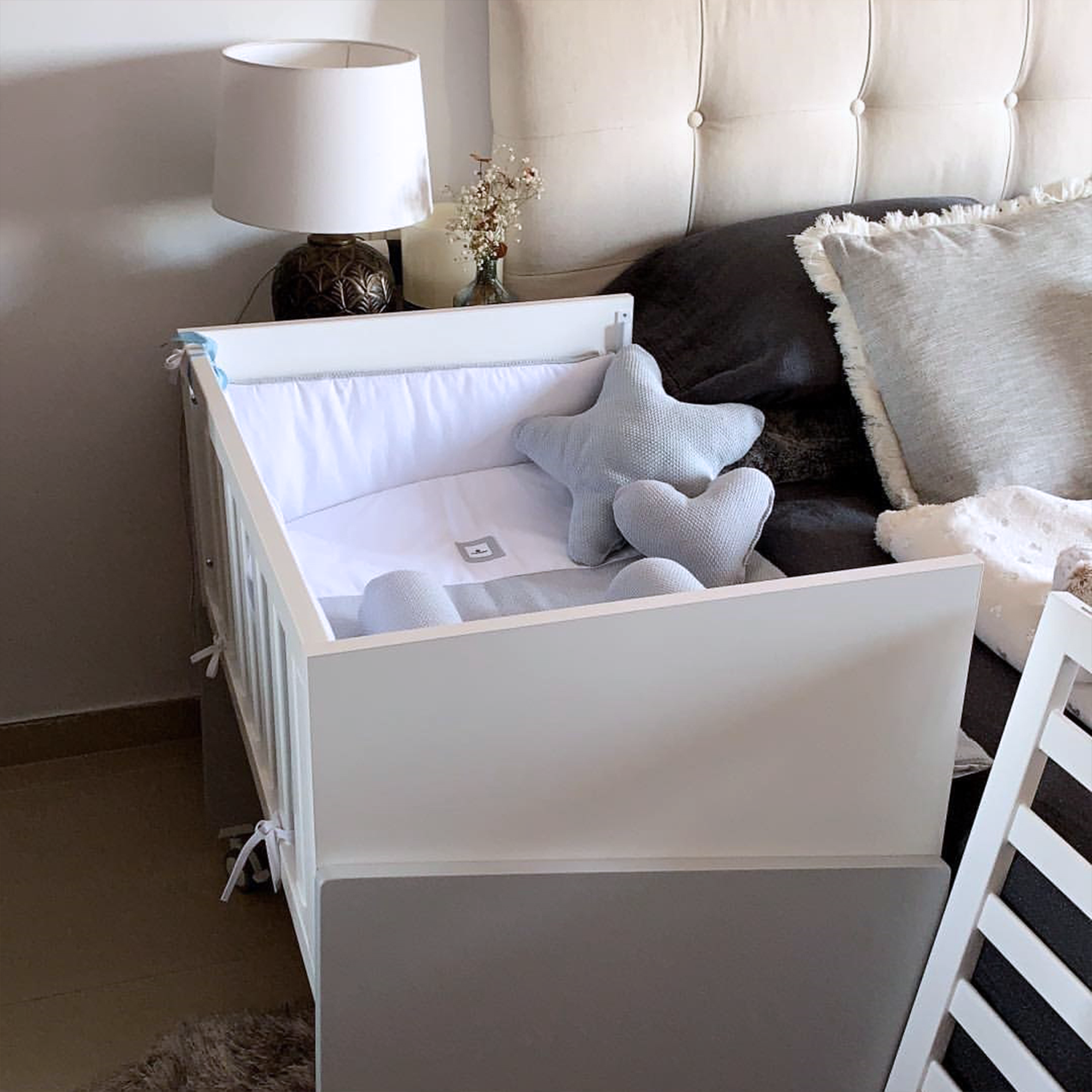 White and grey Co-sleeping crib